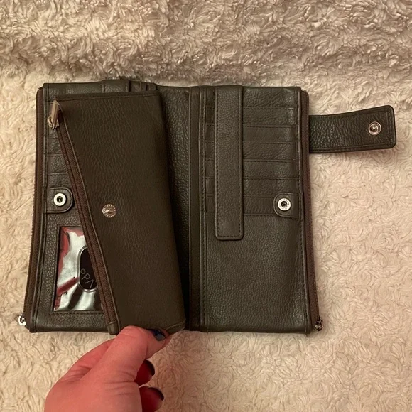 Nappa Charlotte Medium Leather Wallet in Pewter Designed in Canada Like New - Picture 5 of 8